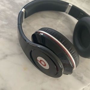 Beats by dr Dre studio